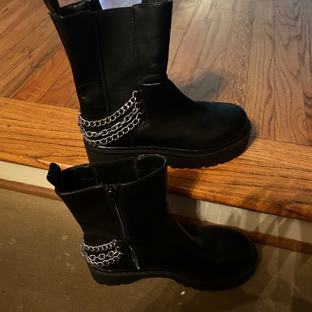 Black Chain-Embellished Women's Boots